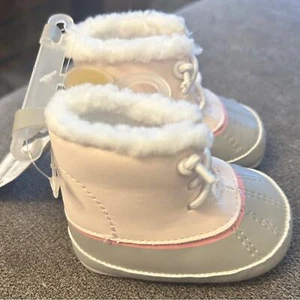 Carter's Infant Girl Pink & Gray Winter Snow Boots Size 0 Newborn (NEW) - Picture 1 of 4
