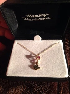 Collar de piedra de nacimiento Harley Davidson Stamper rojo julio 10K usado en excelente estado - Imagen 1 de 5