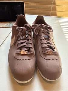 Nike Classic CortezSmokey Mauve Metallic Red Bronze AV4618-200 Women’s Size 10 - Picture 1 of 15