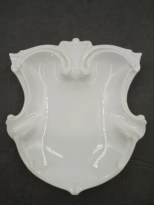 Antigua bandeja de baratijas francesa blanca con motivo florentino de Rynnes hecha en China en Japón Foto 1 de 4