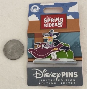 SPILLA DISNEY PARKS SPRING RIDES DARKWING DUCK NUOVA SU CARTONCINO - Foto 1 di 2