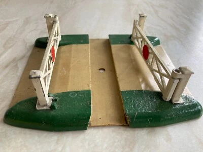 Hornby Dublo 3460 Level Crossing - priced per single crossing OO scale - image 1 of 3