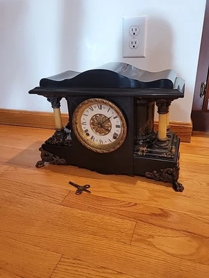 Estate Find 1880's - 1890's ANTIQUE SETH THOMAS ADAMANTINE PILLAR MANTLE CLOCK - Image 1 of 4
