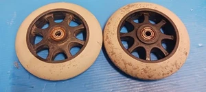 2 ea. Gebrauchte Pride Jazzy Select Serie Roller Blade Stil Anti-Tip Rad Montage - Bild 1 von 3