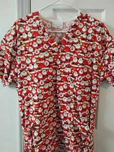 Peaches Red 3 Pocket Crowd of Santas Scrub Top Size M (fits large) - Picture 1 of 1