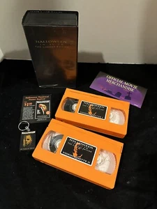 Halloween The Limited Edition VHS Number #10409/40000Box Set 2 Tapes & Key Chain - Imagen 1 de 6