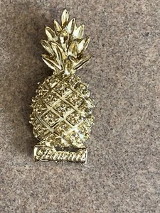 VINTAGE HAWAII PINEAPPLE GOLD METAL PIN BUTTON BROOCH - Picture 1 of 2