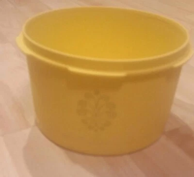 Tupperware Yellow Vintage Servalier Canister 1298-14 no lid - Image 1 of 4
