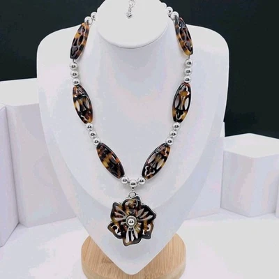 Collar colgante Brighton Shadow Play imitación flor tortuga cuentas de plata 18" Foto 1 de 4