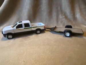 Ertl John Deere Extended Cab Pickup Truck & Pull Behind Trailer - Picture 1 of 13