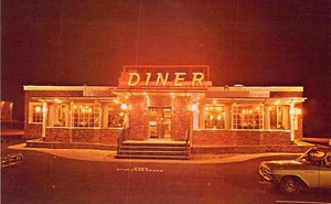 Tarjeta postal NY LI 1970 Holiday Grill Diner restaurante neón @ noche NA03 - Imagen 1 de 2