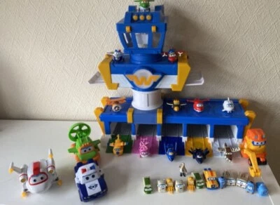 Super Wings - Konvolut - Flughafen - Große und kleine Flugzeuge. - Bild 1 von 4