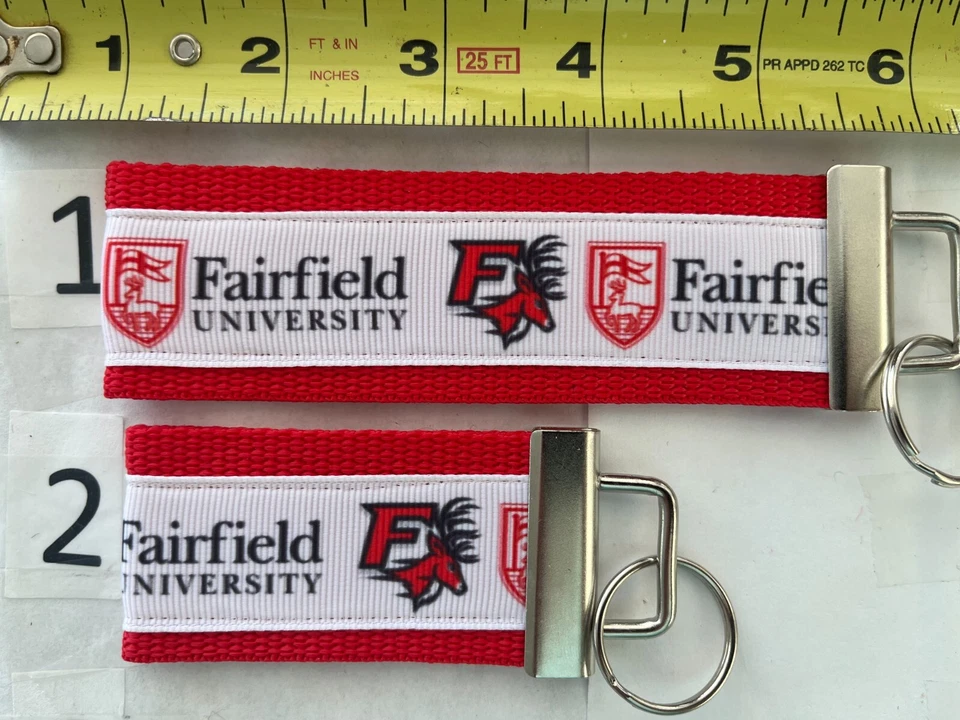 Llavero de la Universidad de Fairfield regalo para ex alumnos graduados él su mamá papá ciervos CT Fob Foto 1 de 1