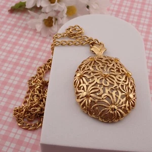 Vintage Monet Daisy Flower Dome Oval Pendant 24" Gold Tone Necklace - Picture 1 of 5