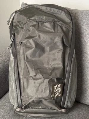 Evergoods X Carryology Kludde - Gravel Grey Ultra MPL 22L - in UK - Bild 1 von 4