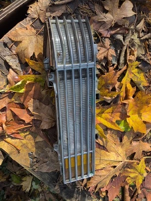 1970 CADILLAC DEVILLE FLEETWOOD OEM TURN SIGNAL SIDE MARKER LIGHT Drivers  Side - Image 1 of 4