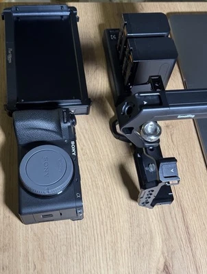 Sony Alpha 6700 Mirrorless Camera Body With MULTIPLE accessories - Bild 1 von 4