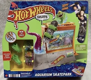 NEW Hot Wheels Tony Hawk SKATEPARK Toy Set w/Exclusive Skateboard & Shoes - Picture 1 of 3