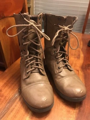 Women’s Pink & Pepper Combat Boots Taupe Color Jrconquer Size 6.5 (BB) - Image 1 of 4