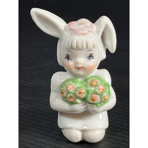 Estatuilla de niña orejas de conejo de colección con ramo de flores Japón porcelana Pascua - Imagen 1 de 10