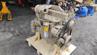 Niveladora Cummins 6CT8.3-215, motor completo depósito parcial Foto 1 de 4