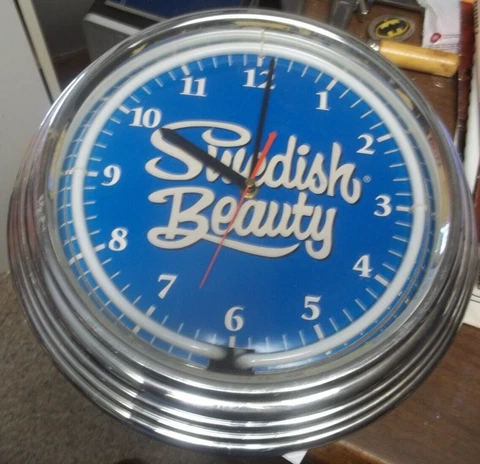 VTG SWEDISH BEAUTY WALL CLOCK 14" BATTERY 0PERATED LIGHTED Cover
