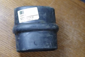 NEU NOS Donaldson P105609 Höckerschlauch 4 x 4 x 5-1/4 Neu Flyer 237729 - Bild 1 von 3