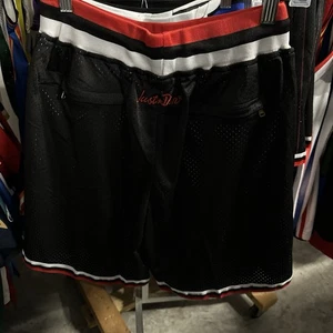 Pantaloncini da basket Chicago Bulls da uomo Just Don neri taglia media - Foto 1 di 11