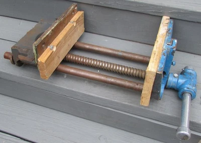 ВИНТАЖНЫЕ ТИСКИ MORGAN VISE CO. CHICAGO 20A ДЛЯ ДЕРЕВООБРАБОТКИ ПОД СКАМЕЙКУ ШИРИНА 10 ДЮЙМОВ - Изображение 1 из 4