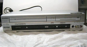 Sylvania DVR90VE DVD-RW/R Recorder VCR VHS Player keine Fernbedienung für Teile oder Reparatur - Bild 1 von 4