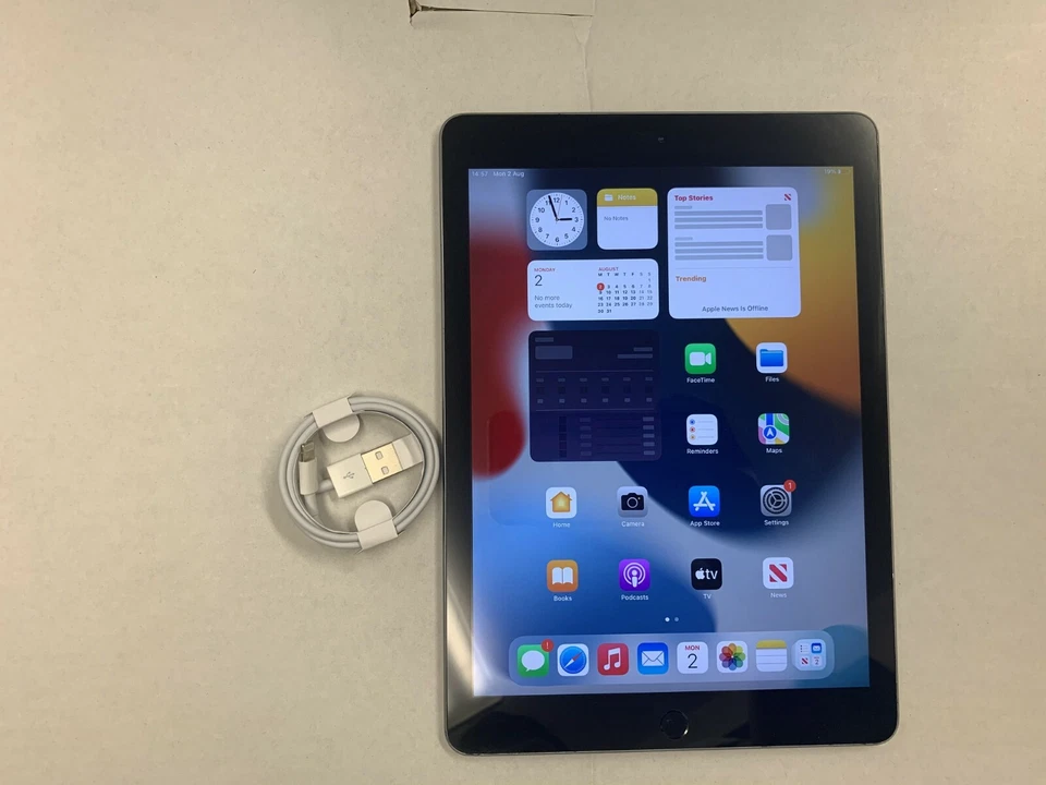 Apple iPad Air 2 16GB, Wi-Fi, 9.7in - Space Grey - Latest iOS 15 - Image 1 of 1