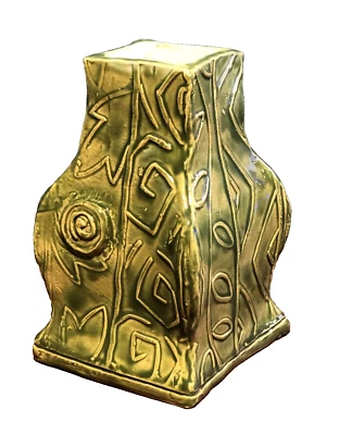 Jarrón de cerámica verde lima construido a mano de 7 3/4" con diseño de hoja de abstacto Foto 1 de 4