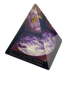 Rare National Satellite Meteorological Center Memory Of FY-2 Presentation Prism - Picture 1 of 5