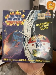 Vintage DC Super Powers Darkseid Of The Moon Book And Record 1985 SEALED rare - Foto 1 di 2