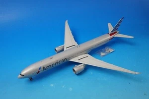 Modelo de avión Gemini 1:200 B777-300ER AA American N736AT G2AAL1076 - Imagen 1 de 7