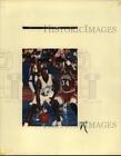 1994 Press Photo zawodnicy IWC i St. Mary's ścigający luźną koszykówkę, Teksas
