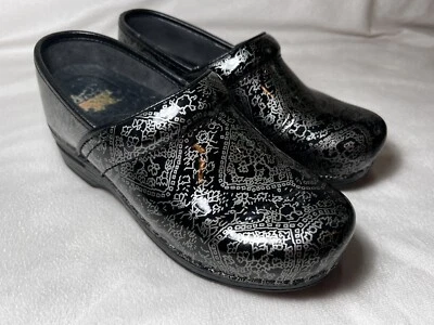 Dansko Pro XP 2.0 Black/metallic Silver Paisley Print Womens Clogs Size 37 6.5-7 - Image 1 of 4