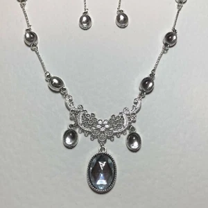 AMELIA VIKTORIANISCHER STIL KLAR & VERSILBERT FILIGRAN METALL SPITZE HALSKETTE SET - Bild 1 von 12