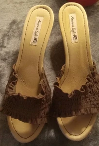 American Eagle Size 9.5W Brown Ruched 3" Wedge Heel Espadrille Sandals Open Toe - Picture 1 of 23