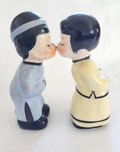 Set shaker sale e pepe vintage Napco giapponese che si bacia ragazzo e ragazza - Foto 1 di 6