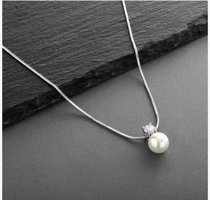 White Shell Pearl Necklace With Cubic Zirconia Crystal Mariell - Picture 1 of 3