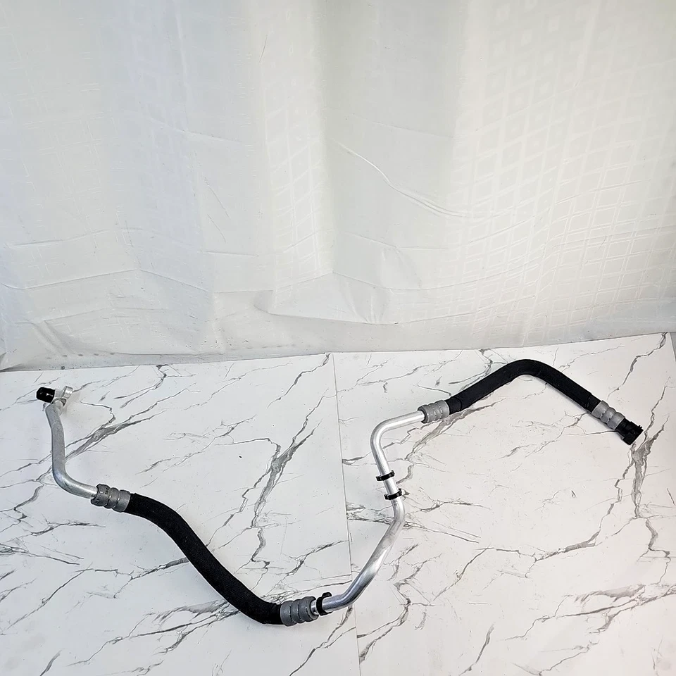 Manguera de salida del enfriador de aceite del motor 17227589510 para BMW 550i 550i GT 650i 750i 4,4 L V8 Foto 1 de 4