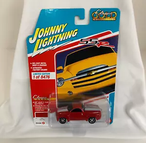 Johnny Lightning Classic Gold VER. B 2005 Chevy SSR TORCH RED JLCG030 - Picture 1 of 3
