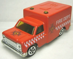 VINTAGE MADE IN CHINA GENERIC RED 1:64 DIECAST 2 3/4" FIRE DEPT. FIRE TRUCK NICE - Picture 1 of 10