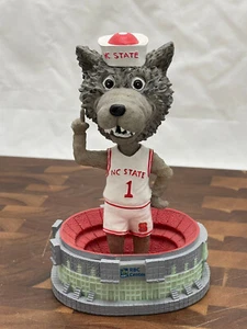 North Carolina NC State Wolfpack NCSU Figur Maskottchen 2002 McDonald’s Wackelkopf - Bild 1 von 6