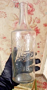 ANCIEN FLACON/ BOUTEILLE "Au Bon Marché" en VERRE PRESSÉ MOULÉ fin XIXe - Picture 1 of 9
