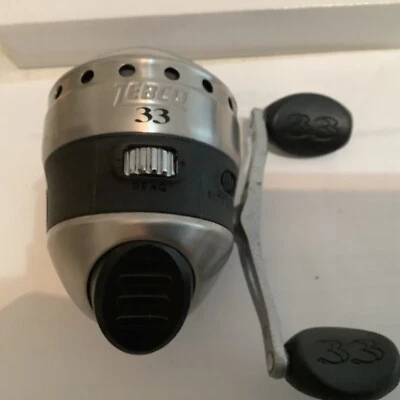 CARRETE SPINCASTING CARA CERRADA ZEBCO #33🐠 Foto 1 de 4