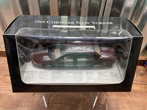 Chrysler New Yorker 1995 vintage 1:24 modelo promocional fundido a presión de Brookfield ~ nuevo en caja - Imagen 1 de 6