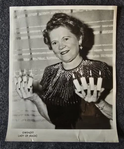 Foto Mago Donna Vintage - Gwenott Signora della Magia - Foto 1 di 4