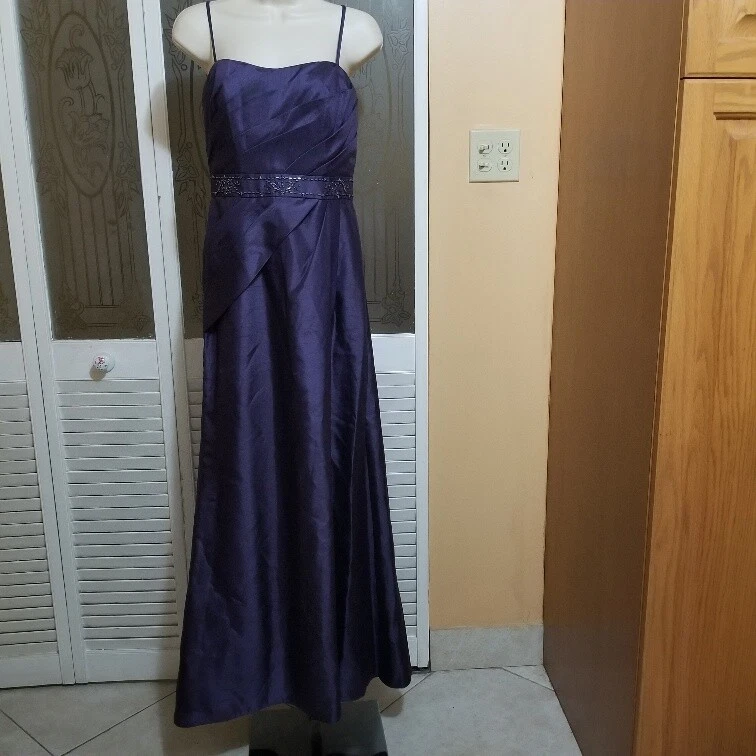 DAVID'S BRIDAL LADIES BEAUTIFUL PURPLE BEADED EMPIRE DRESS - SIZE 6 - Image 1 of 4